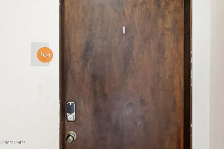 47-web-or-mls-5016_Bakman_Ave_Unit104-47
