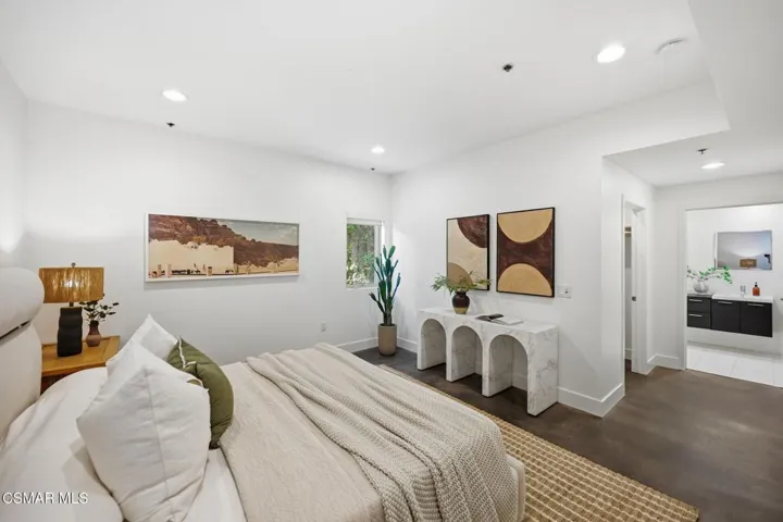 43-web-or-mls-5016_Bakman_Ave_Unit104-43