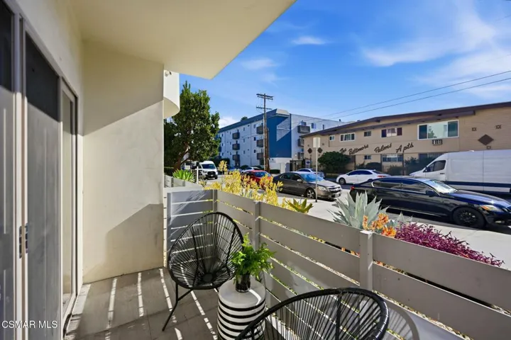 7-web-or-mls-5016_Bakman_Ave_Unit104-7