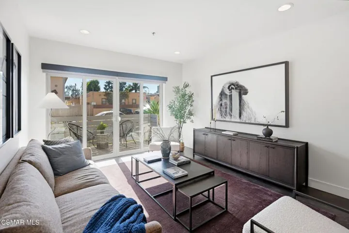 15-web-or-mls-5016_Bakman_Ave_Unit104-15