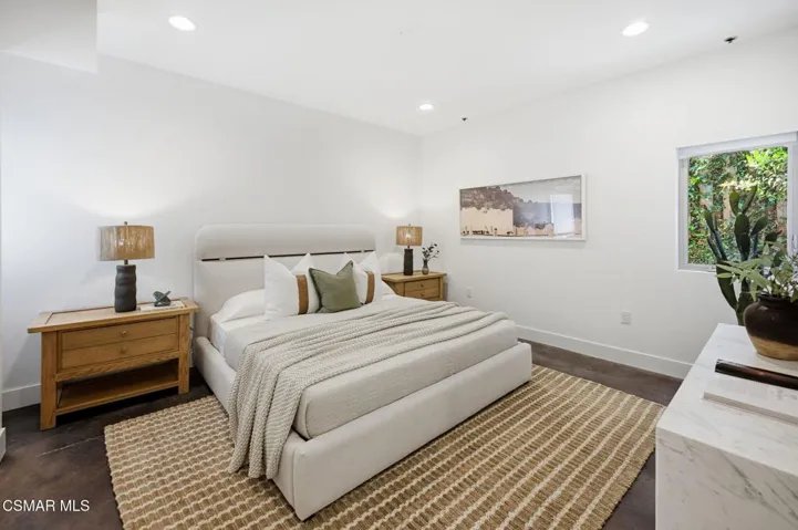 41-web-or-mls-5016_Bakman_Ave_Unit104-41