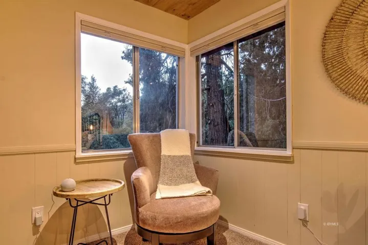 36 Main bedroom sitting area