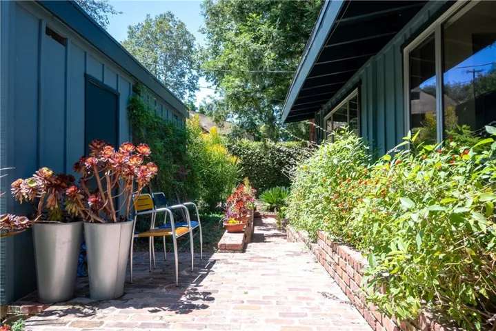 15515 Del Gado Drive, Sherman Oaks, California 91403