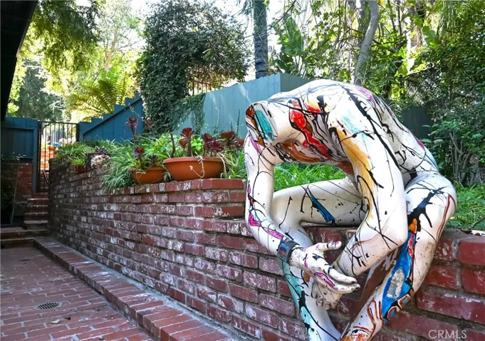 15515 Del Gado Drive, Sherman Oaks, California 91403