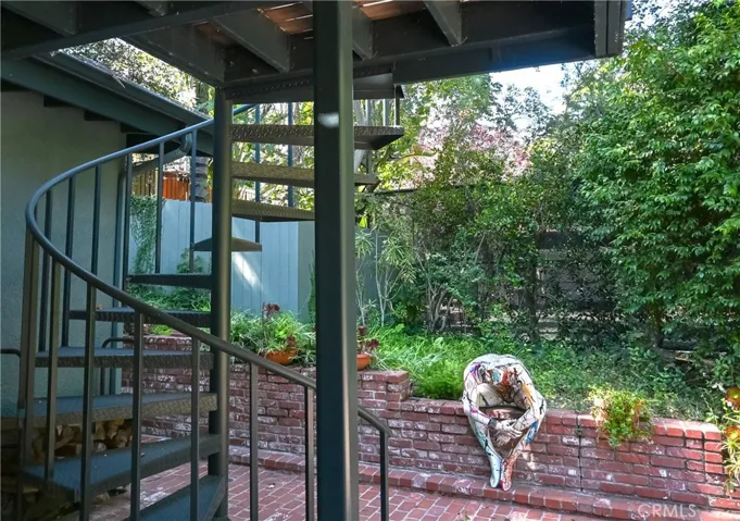 15515 Del Gado Drive, Sherman Oaks, California 91403