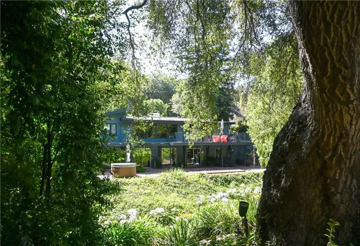 15515 Del Gado Drive, Sherman Oaks, California 91403