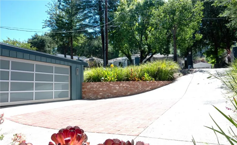 15515 Del Gado Drive, Sherman Oaks, California 91403