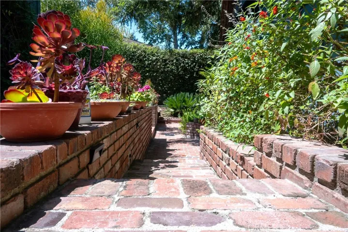 15515 Del Gado Drive, Sherman Oaks, California 91403