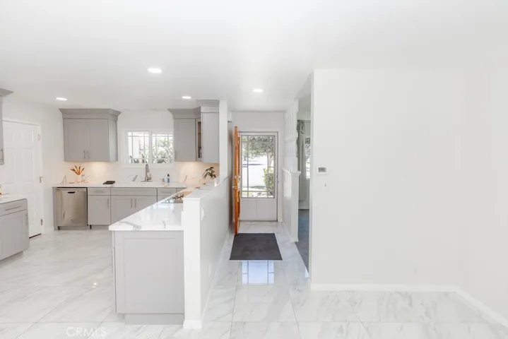 9331 La Cortinilla Avenue, Fountain Valley, California 92708