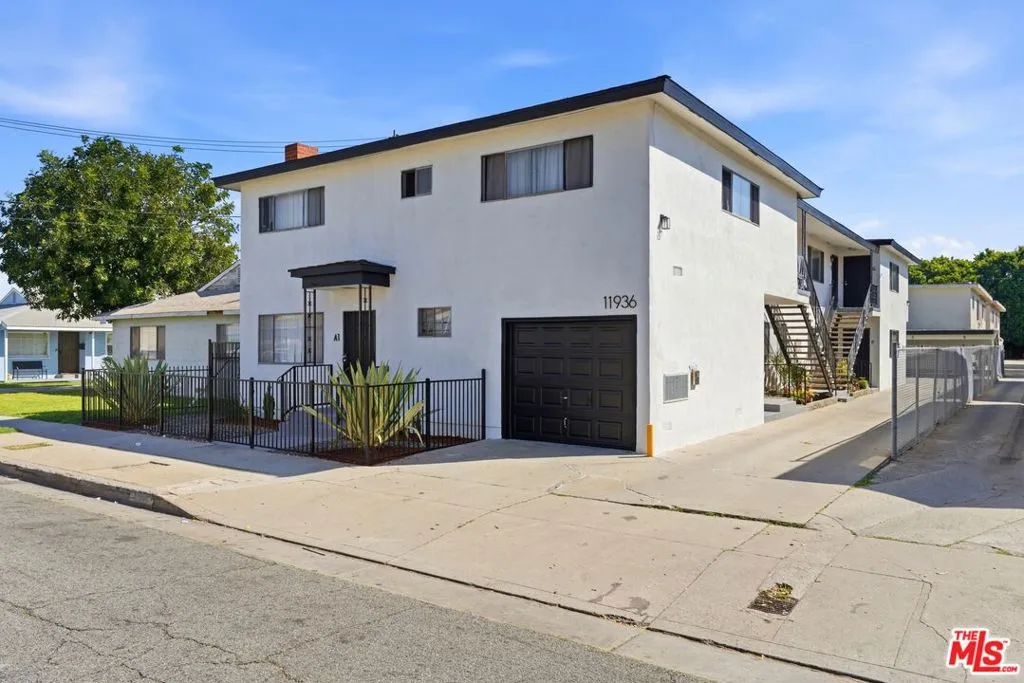 11936 Grevillea Ave