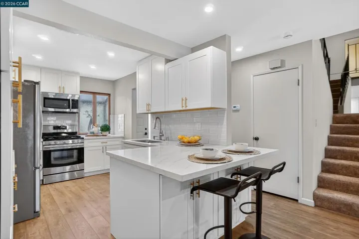 Kitchen Breakfast Bar