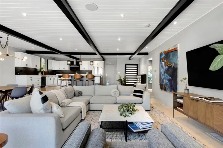 11661 Picturesque Dr, Studio City, California 91604