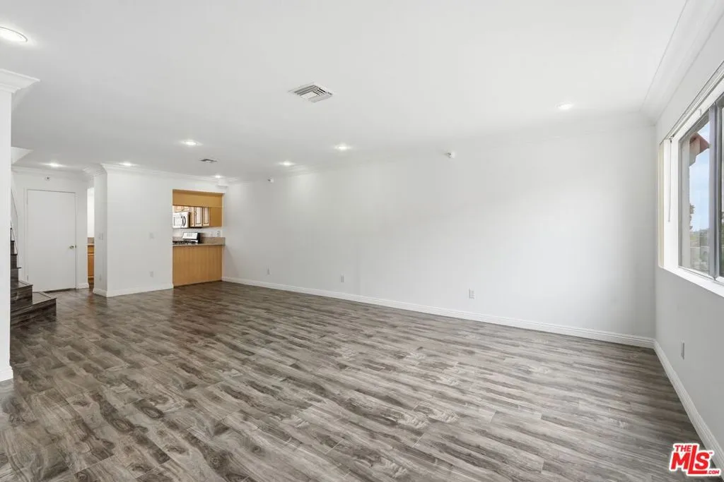 Living & Dining Room Area