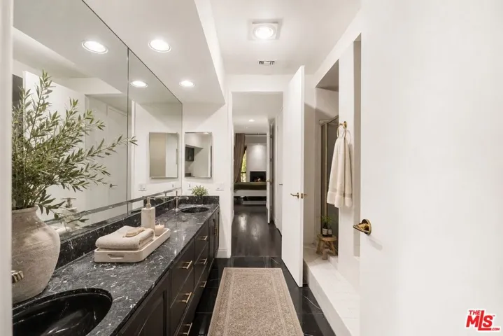 234 S Gale Drive 209, Beverly Hills, California 90211