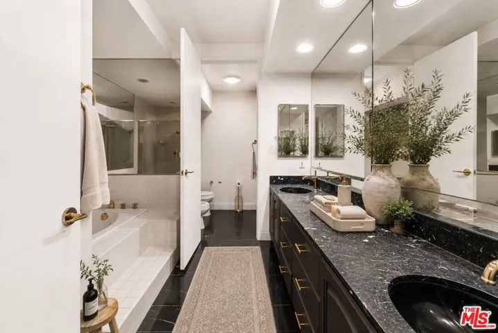 234 S Gale Drive 209, Beverly Hills, California 90211