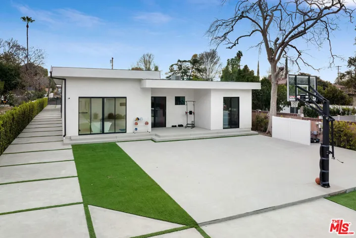 22931 Dolorosa Street, Woodland Hills, California 91367