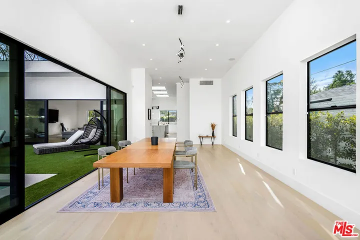 22931 Dolorosa Street, Woodland Hills, California 91367