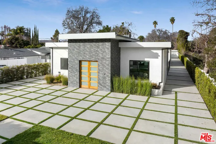 22931 Dolorosa Street, Woodland Hills, California 91367
