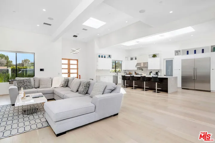 22931 Dolorosa Street, Woodland Hills, California 91367