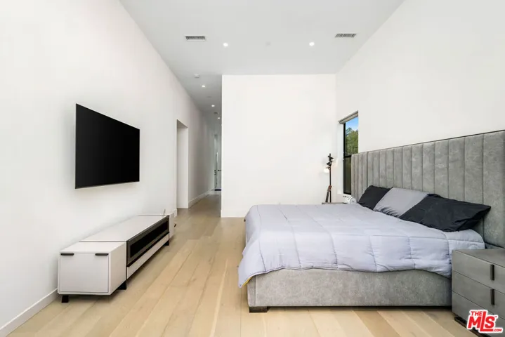 22931 Dolorosa Street, Woodland Hills, California 91367