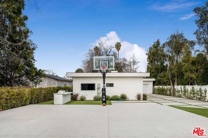 22931 Dolorosa Street, Woodland Hills, California 91367