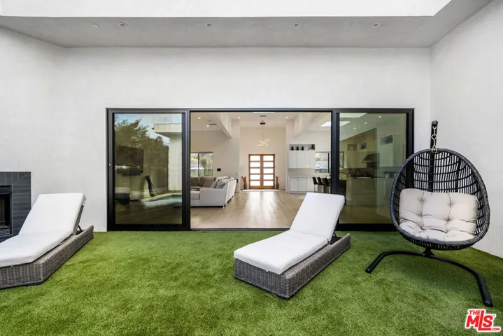 22931 Dolorosa Street, Woodland Hills, California 91367