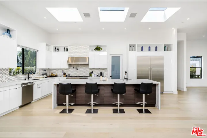 22931 Dolorosa Street, Woodland Hills, California 91367