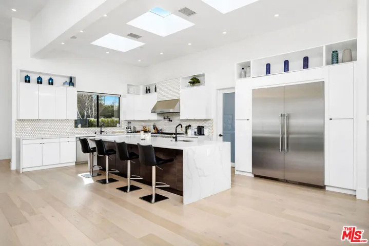 22931 Dolorosa Street, Woodland Hills, California 91367