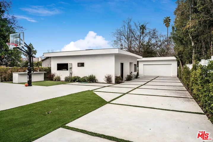 22931 Dolorosa Street, Woodland Hills, California 91367