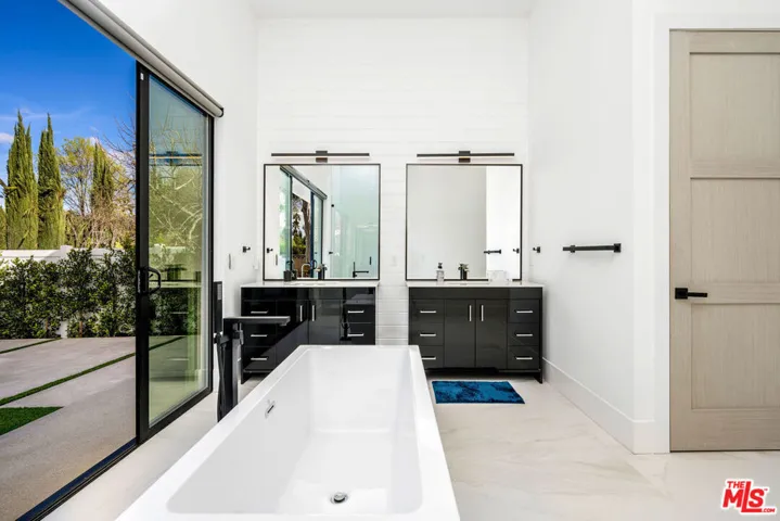 22931 Dolorosa Street, Woodland Hills, California 91367