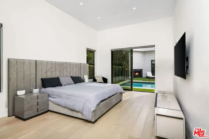 22931 Dolorosa Street, Woodland Hills, California 91367