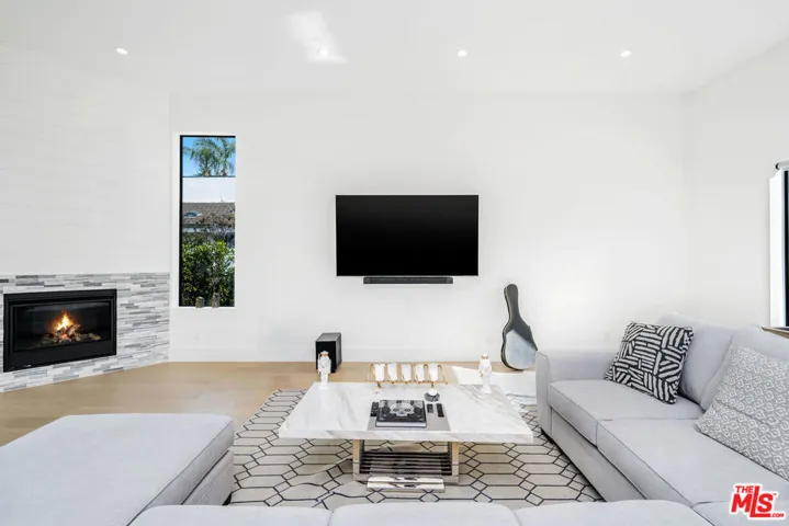 22931 Dolorosa Street, Woodland Hills, California 91367