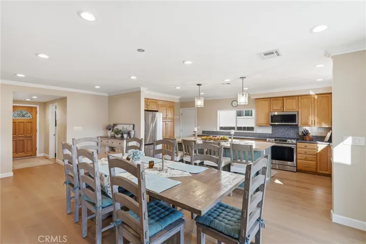 Lots of recessed lighting