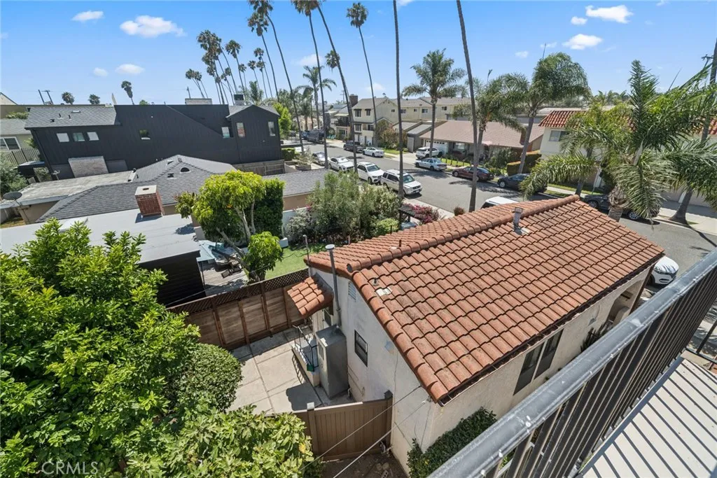 142 6th St Beach Bungalow