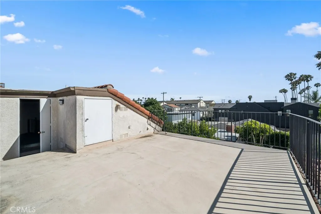 144 6th St. Roof Top Deck facing Seal Beach Pier