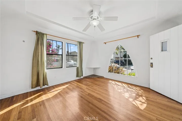 142 6th St Living Room