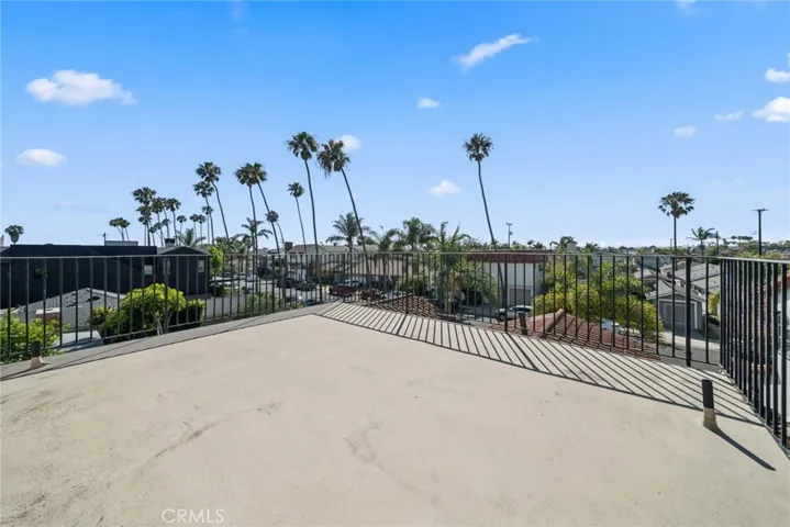144 6th St. Roof Top Deck facing the Beach