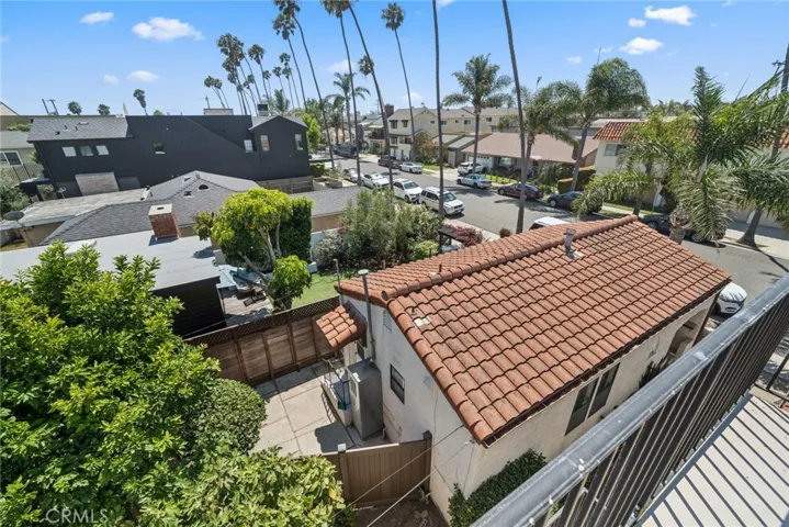 142 6th St Beach Bungalow