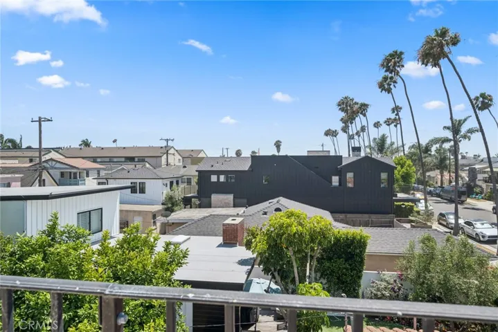 144 6th St. Roof Top Deck facing the Beach