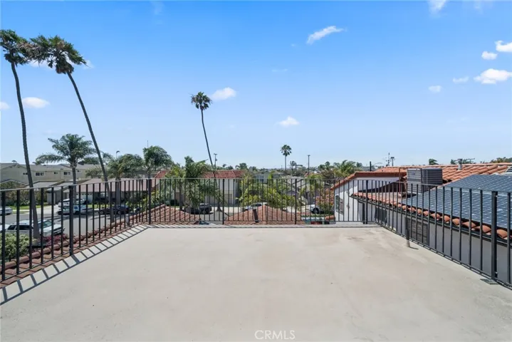 144 6th St. Roof Top Deck facing Alamitos Bay, Long Beach