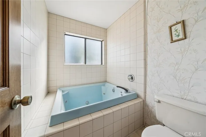 144 6th St. Upstairs Primary Bathroom