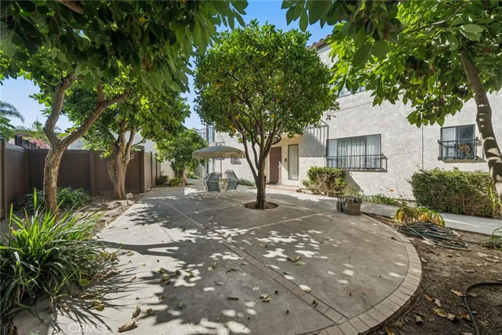 144 & 142 6th St. Shared Patio Area