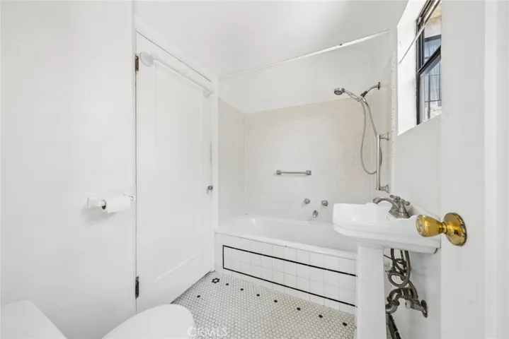 142 6th St Bathroom