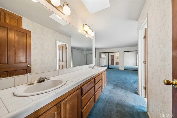 144 6th St. Upstairs Primary Bathroom