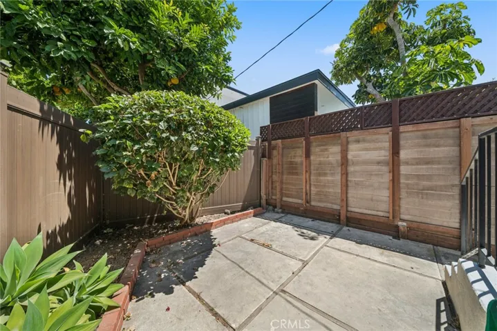 142 6th St Private Patio