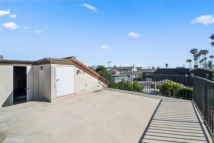 144 6th St. Roof Top Deck facing Seal Beach Pier