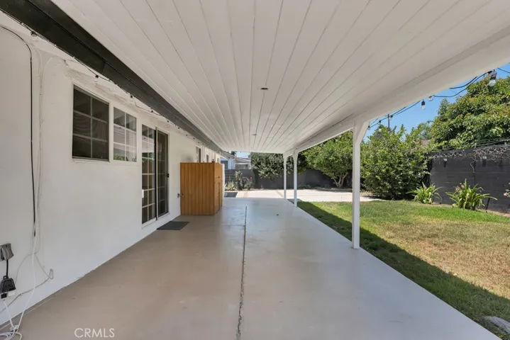21025 Blythe Street, Canoga Park, California 91304