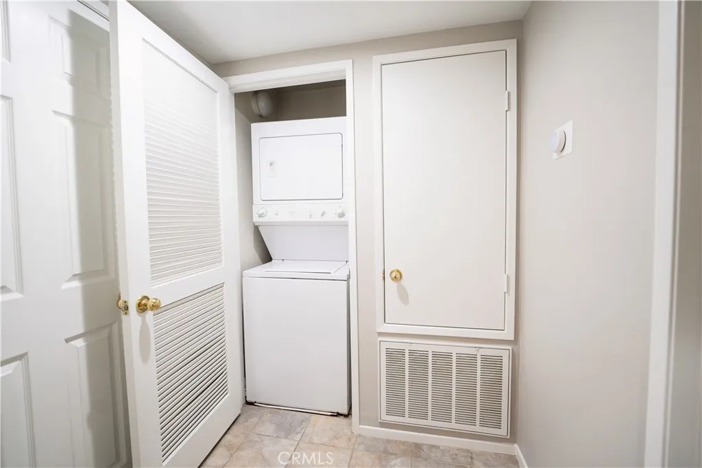 washer dryer in unit