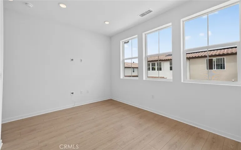  Photos shown are of the model home for this floor plan. Actual finishes, features, and landscaping may vary.