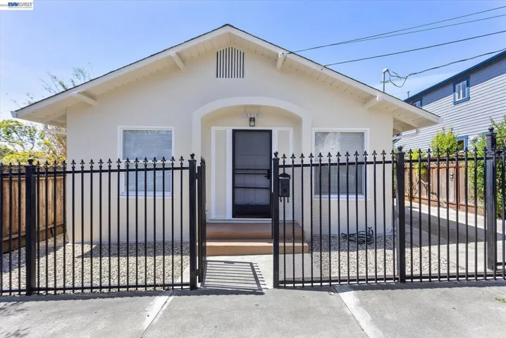 2215 E 29th Street, Oakland, California 94606-3509